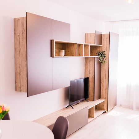 Riverside White Apartment 萨图马雷 外观 照片